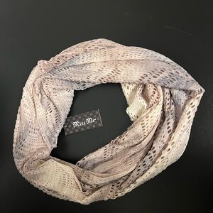 Y2K MISS ME INFINITY SCARF buckle